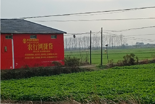  坡头如何防止墙体广告褪色呢？