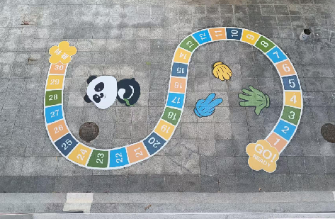  坡头地面游戏彩绘