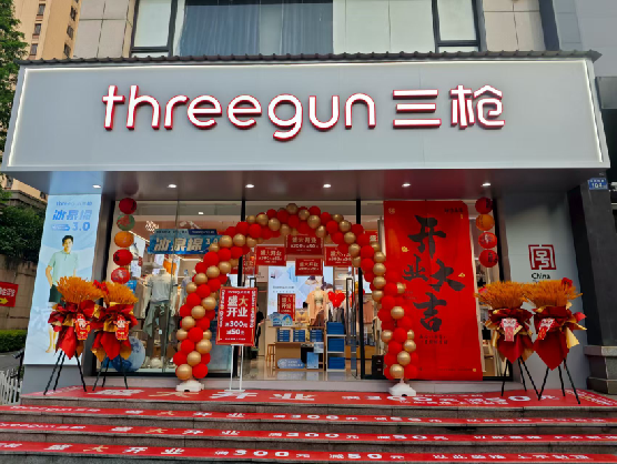  坡头三枪连锁店装修